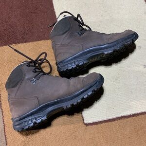 Hanwag Mens 9.5 Banks Leather Hiking Boots Vibram Soles